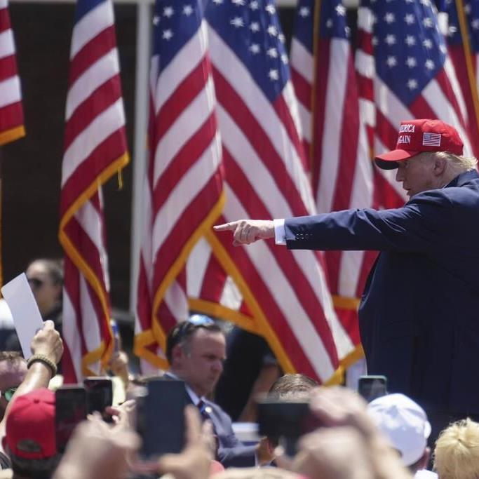 Trump's South Carolina rally attracted a massive crowd in heavily Republican area